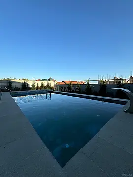 Satılır 8 otaqlı həyət evi 700 m²