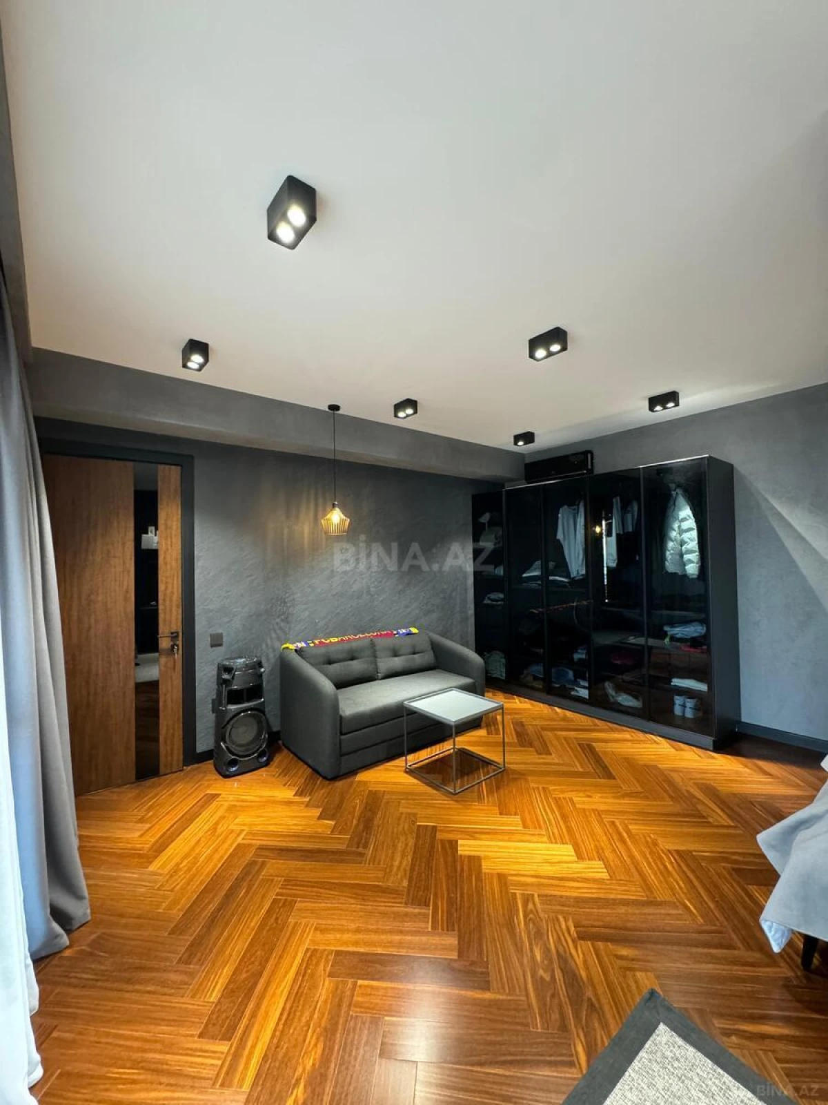 Satılır 8 otaqlı həyət evi 700 m²