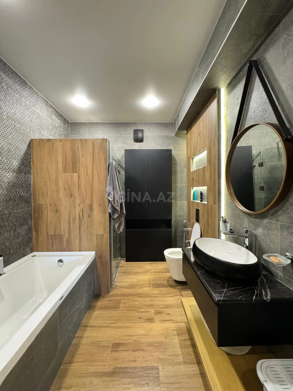 Satılır 8 otaqlı həyət evi 700 m²