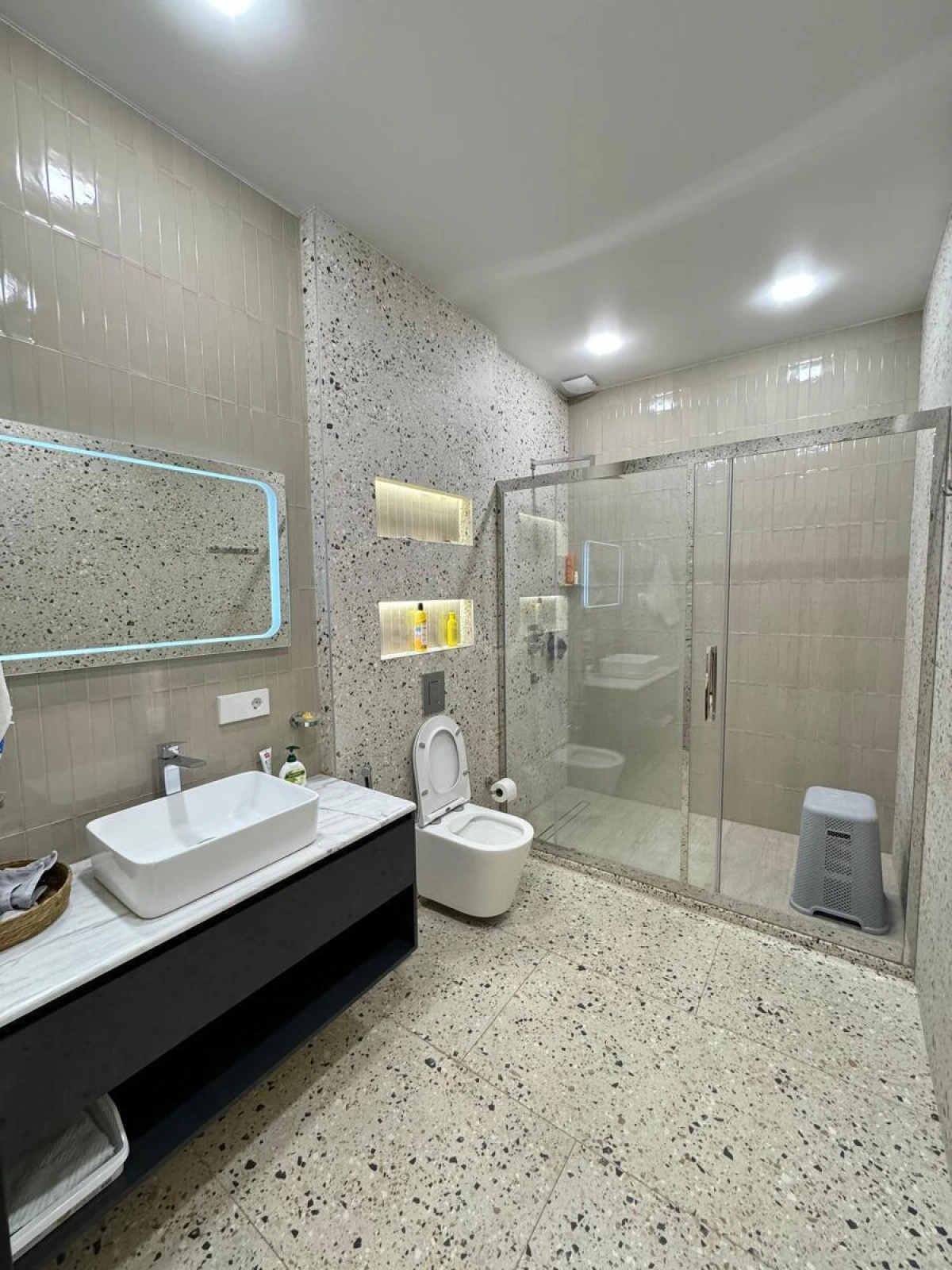 Satılır 8 otaqlı həyət evi 700 m²