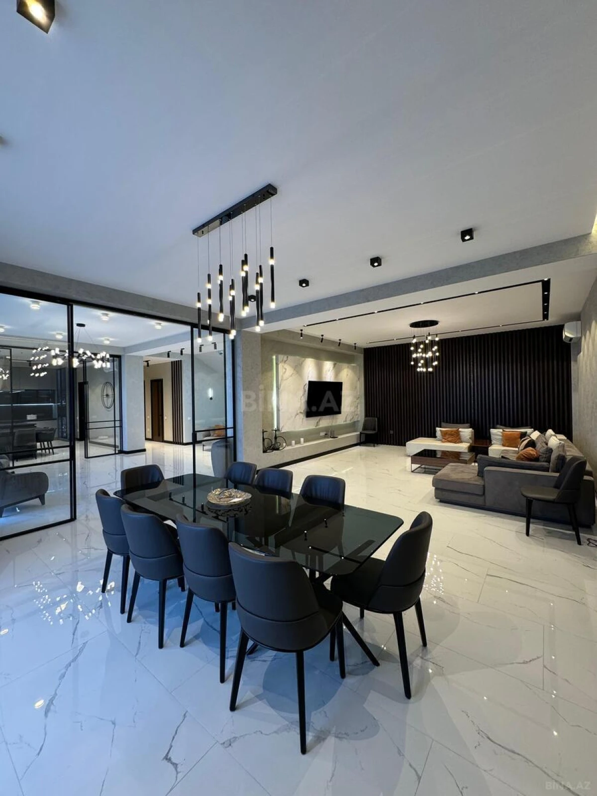 Satılır 8 otaqlı həyət evi 700 m²