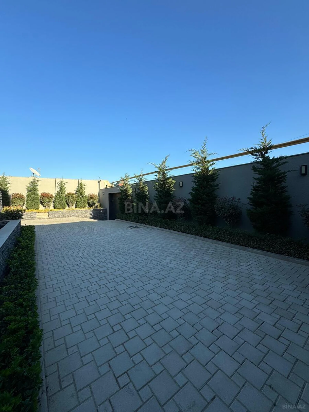 Satılır 8 otaqlı həyət evi 700 m²