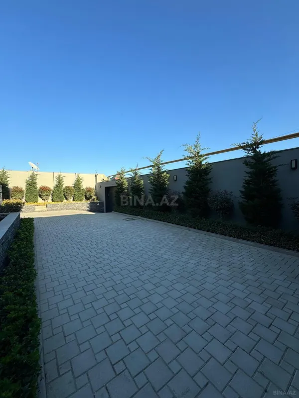 Satılır 8 otaqlı həyət evi 700 m²