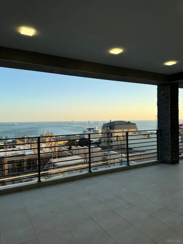 Satılır 8 otaqlı həyət evi 700 m²