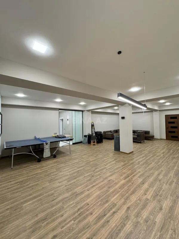 Satılır 8 otaqlı həyət evi 700 m²