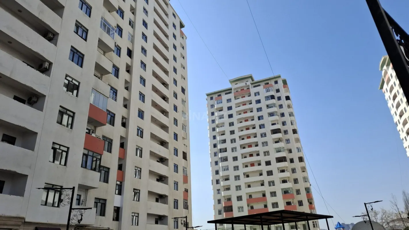 Satılır 3 otaqlı mənzil 135 m²