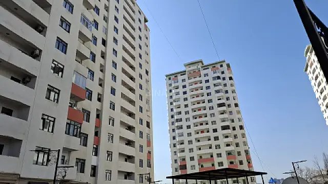 Satılır 3 otaqlı mənzil 135 m²