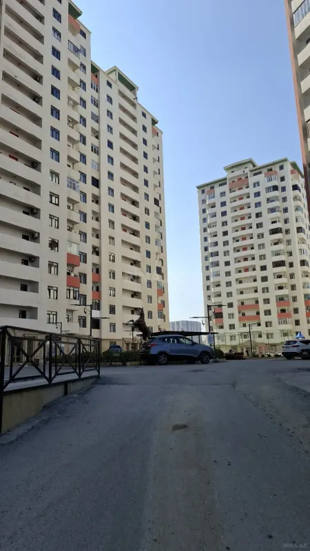 Satılır 3 otaqlı mənzil 135 m²