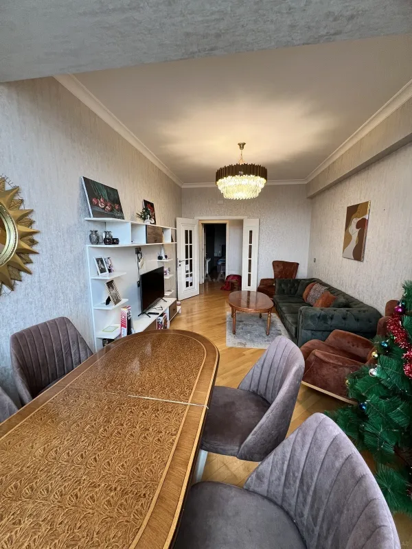 Satılır 4 otaqlı mənzil 115 m²