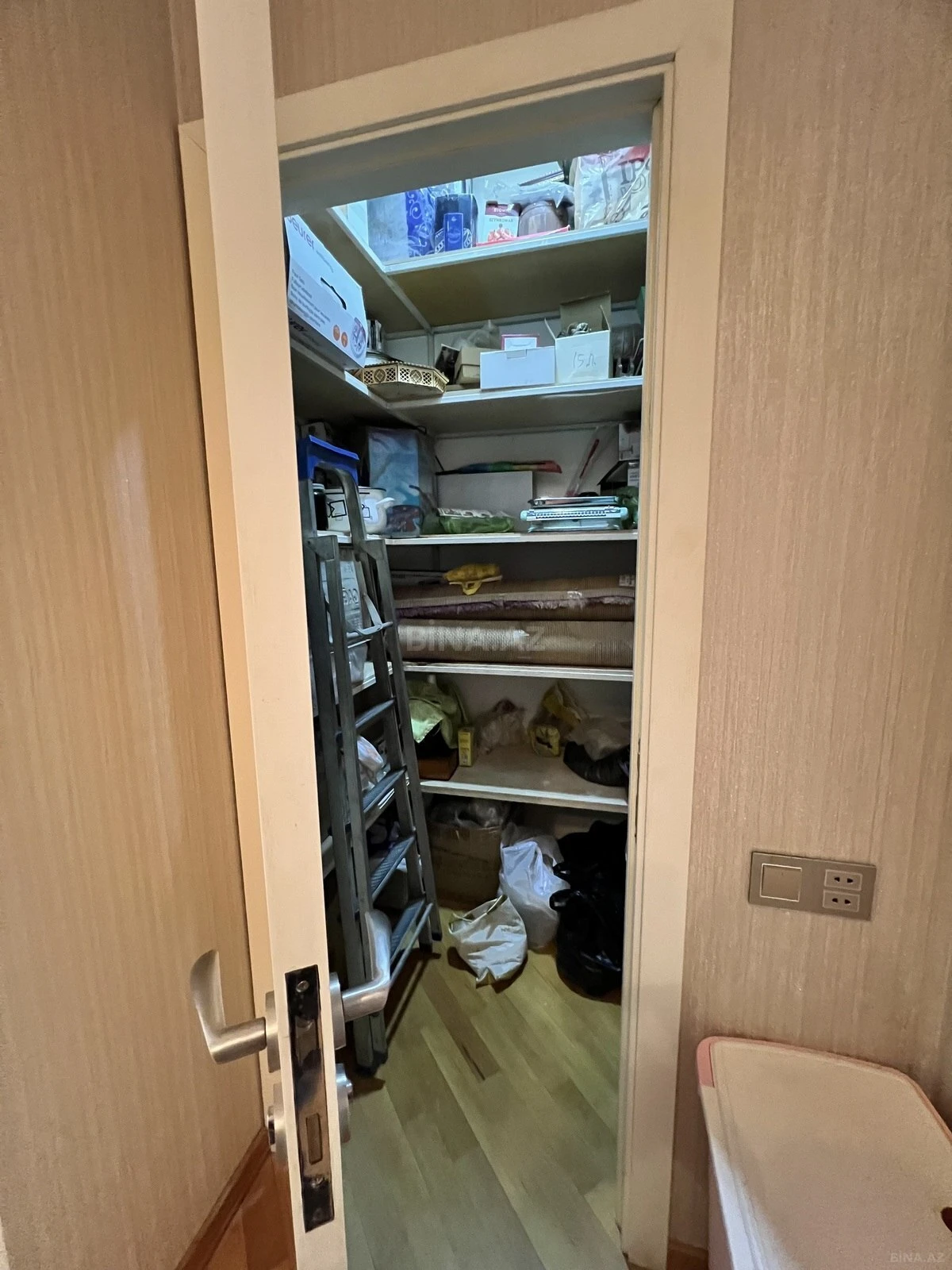 Satılır 4 otaqlı mənzil 115 m²