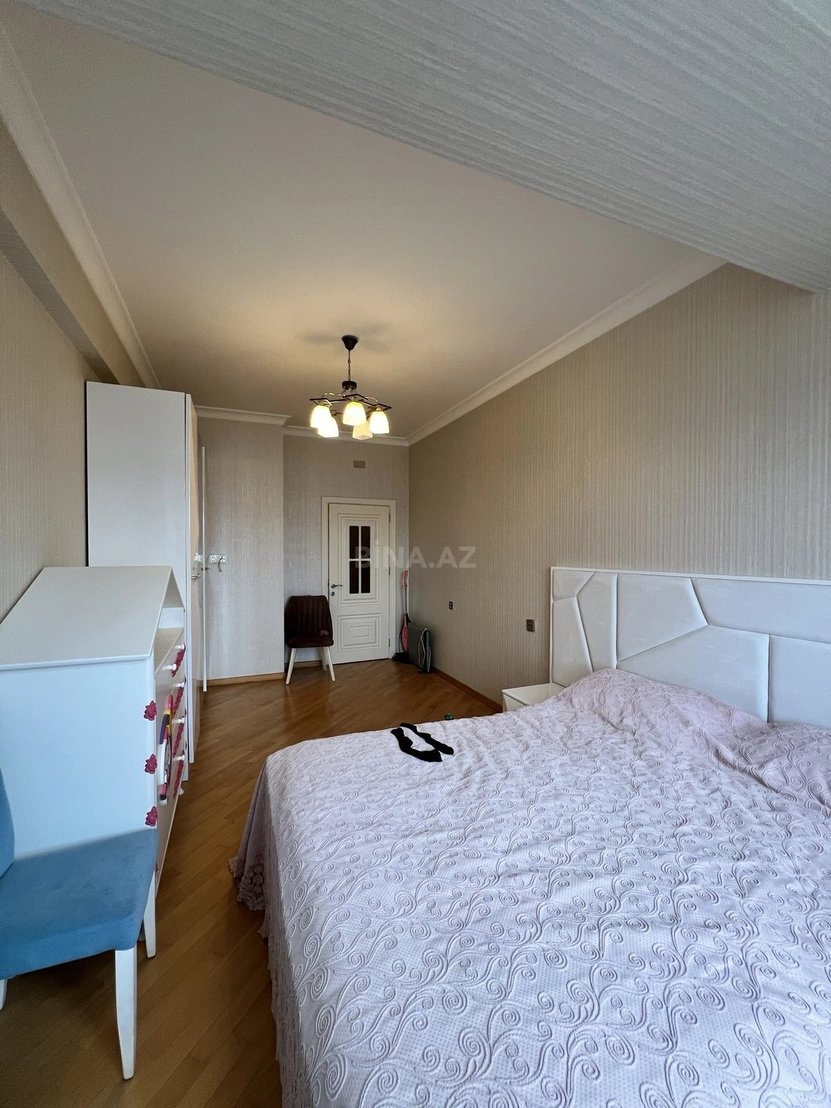 Satılır 4 otaqlı mənzil 115 m²