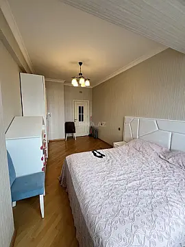 Satılır 4 otaqlı mənzil 115 m²