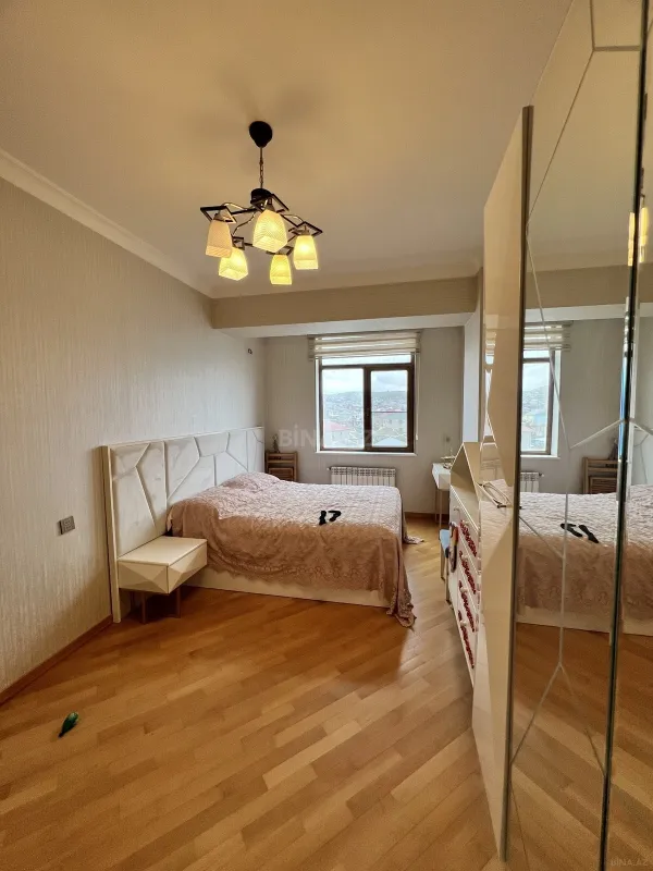 Satılır 4 otaqlı mənzil 115 m²
