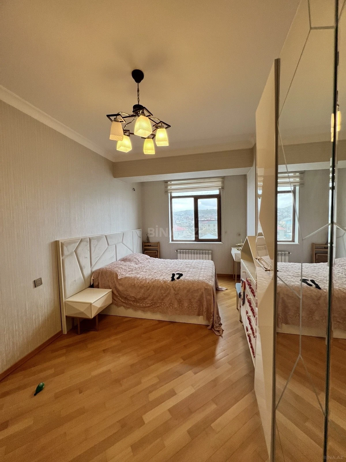 Satılır 4 otaqlı mənzil 115 m²