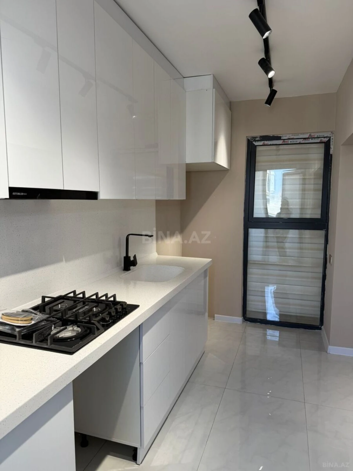 Satılır 3 otaqlı mənzil 105 m²