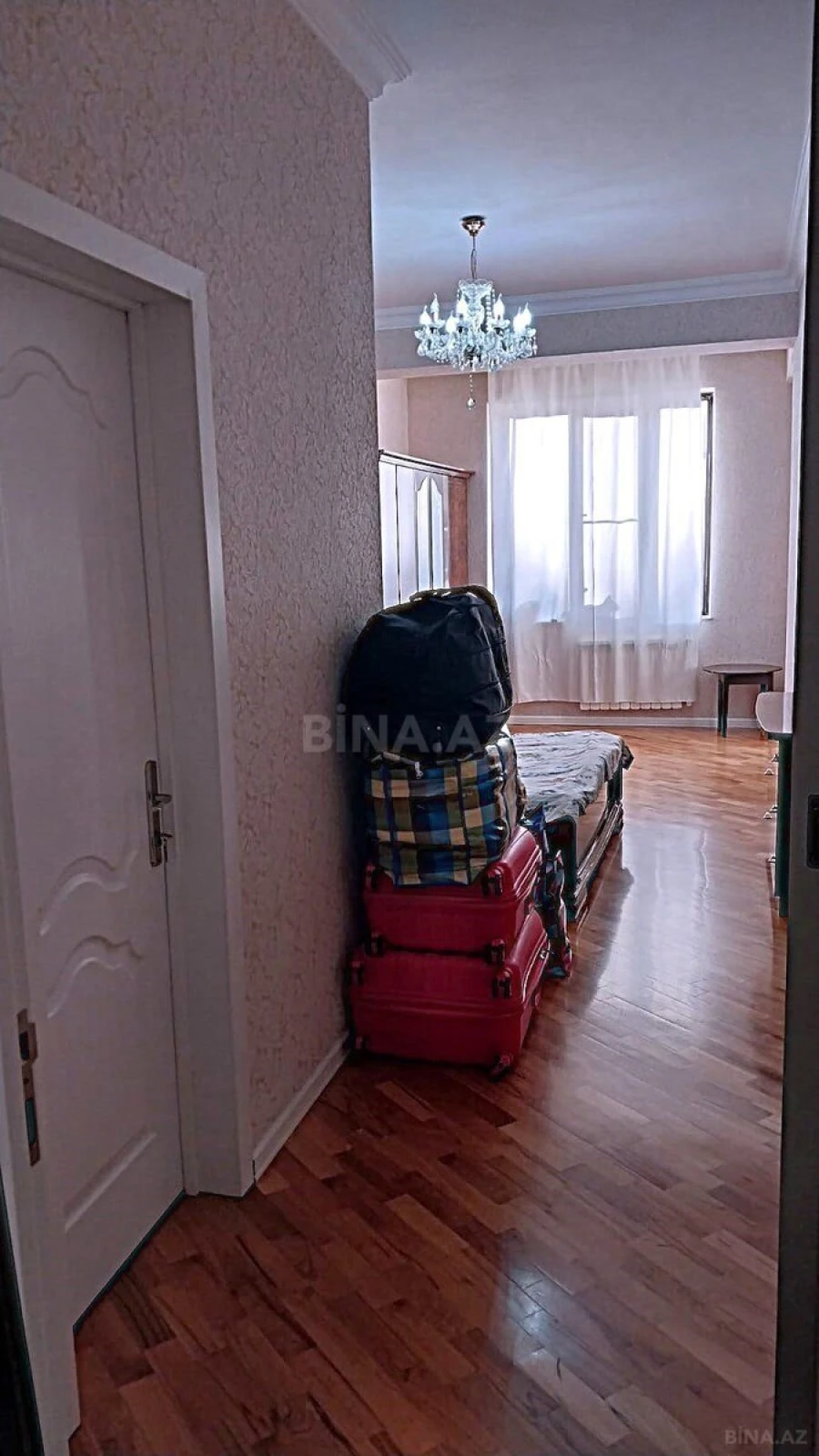 Satılır 3 otaqlı mənzil 108 m²