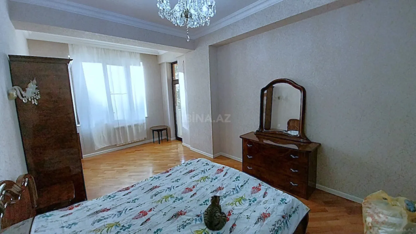 Satılır 3 otaqlı mənzil 108 m²