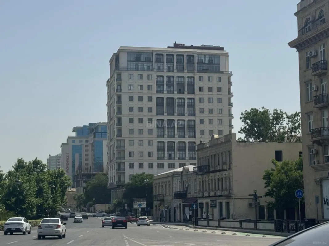 Satılır 3 otaqlı mənzil 189 m²