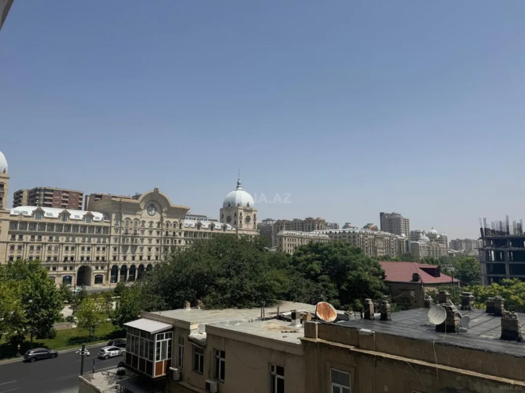 Satılır 3 otaqlı mənzil 189 m²