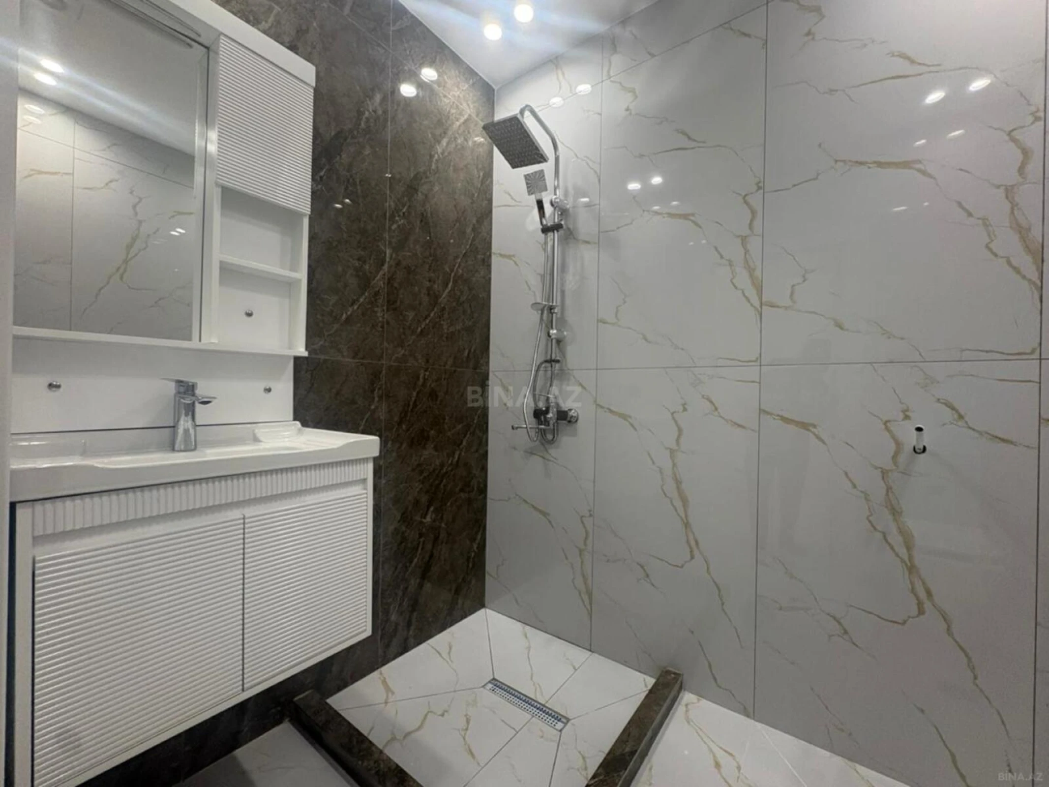 Satılır 2 otaqlı mənzil 52 m²