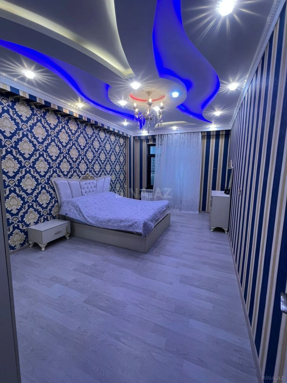 Satılır 3 otaqlı mənzil 150 m²