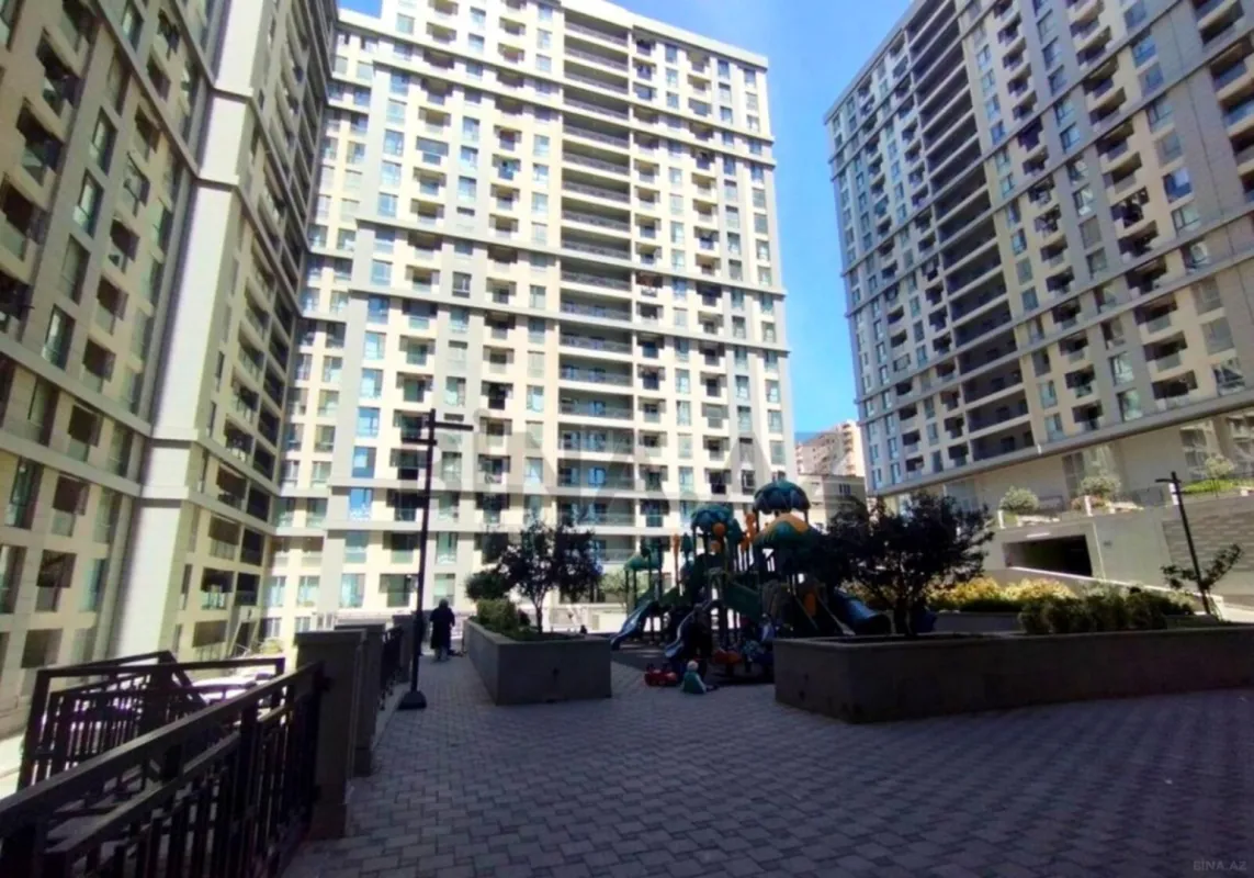 Satılır 4 otaqlı mənzil 130 m²