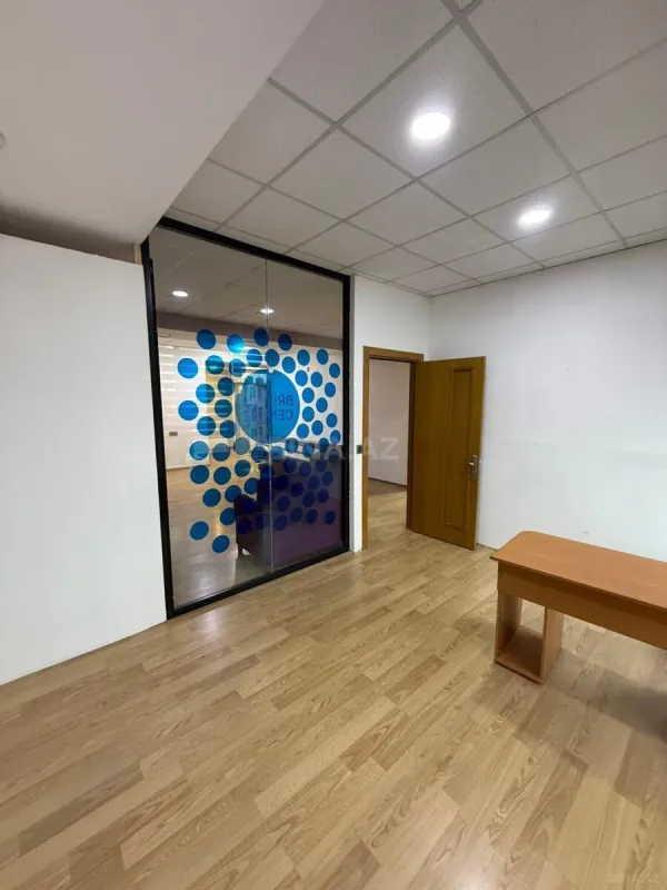 Kirayə verilir 9 otaqlı ofis 200 m²