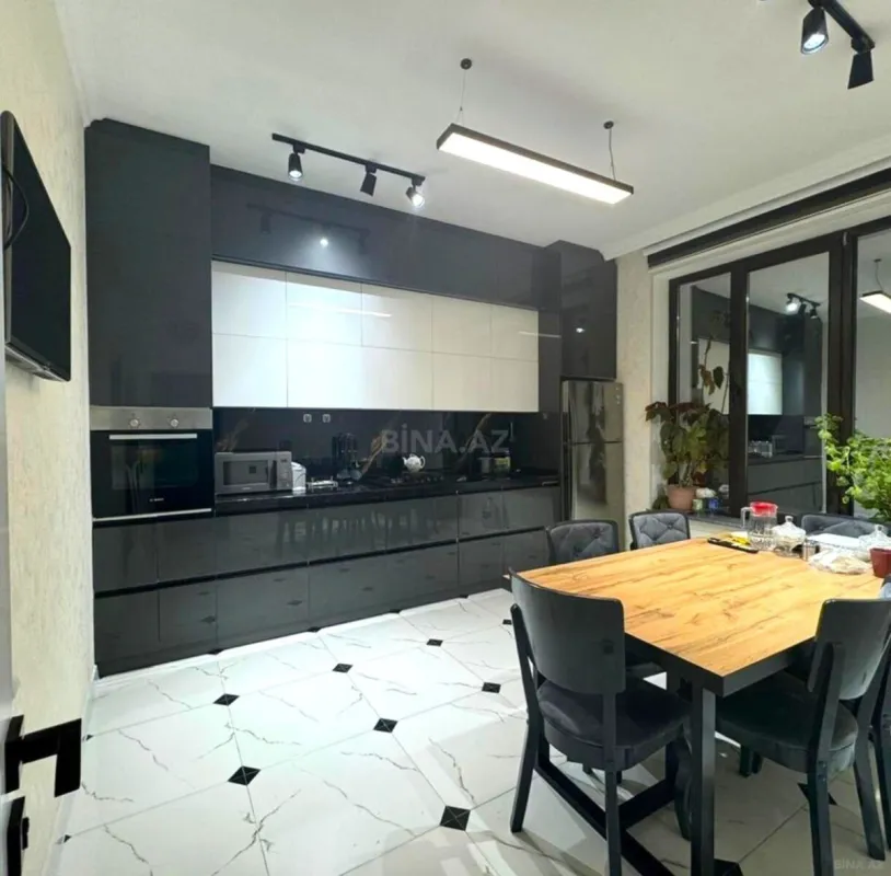 Satılır 6 otaqlı həyət evi 260 m²