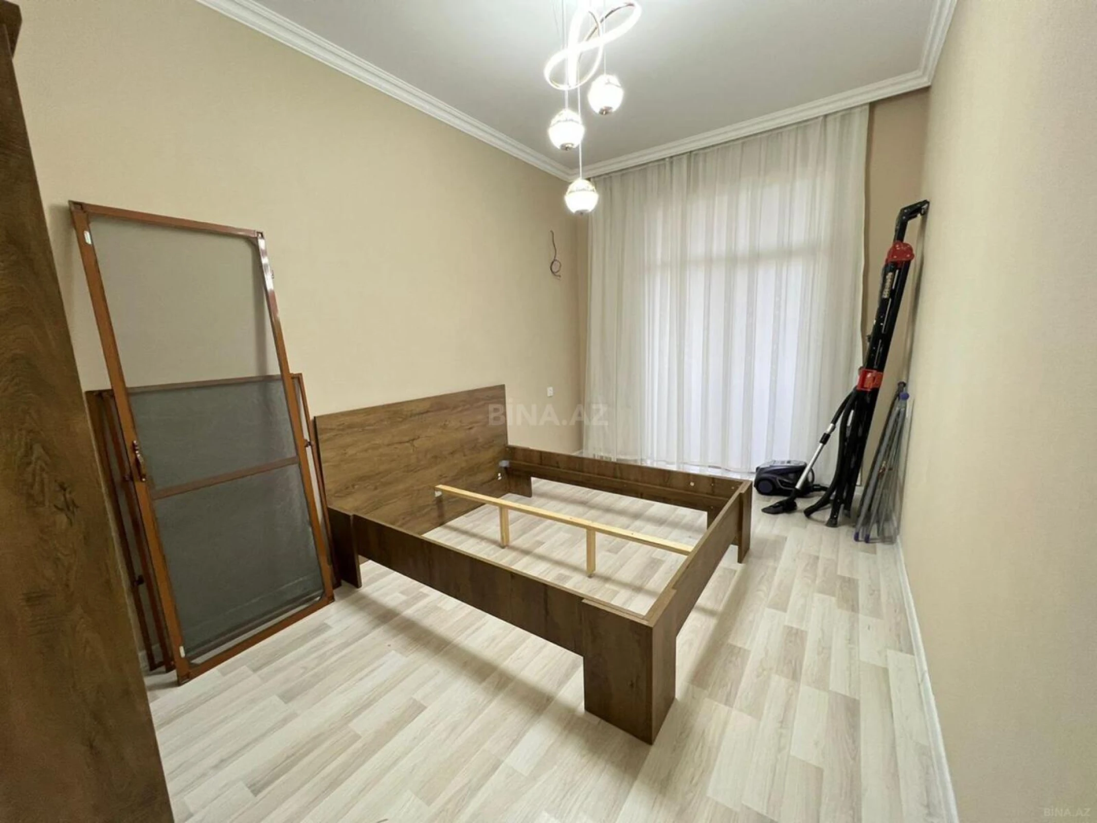 Satılır 3 otaqlı mənzil 125 m²