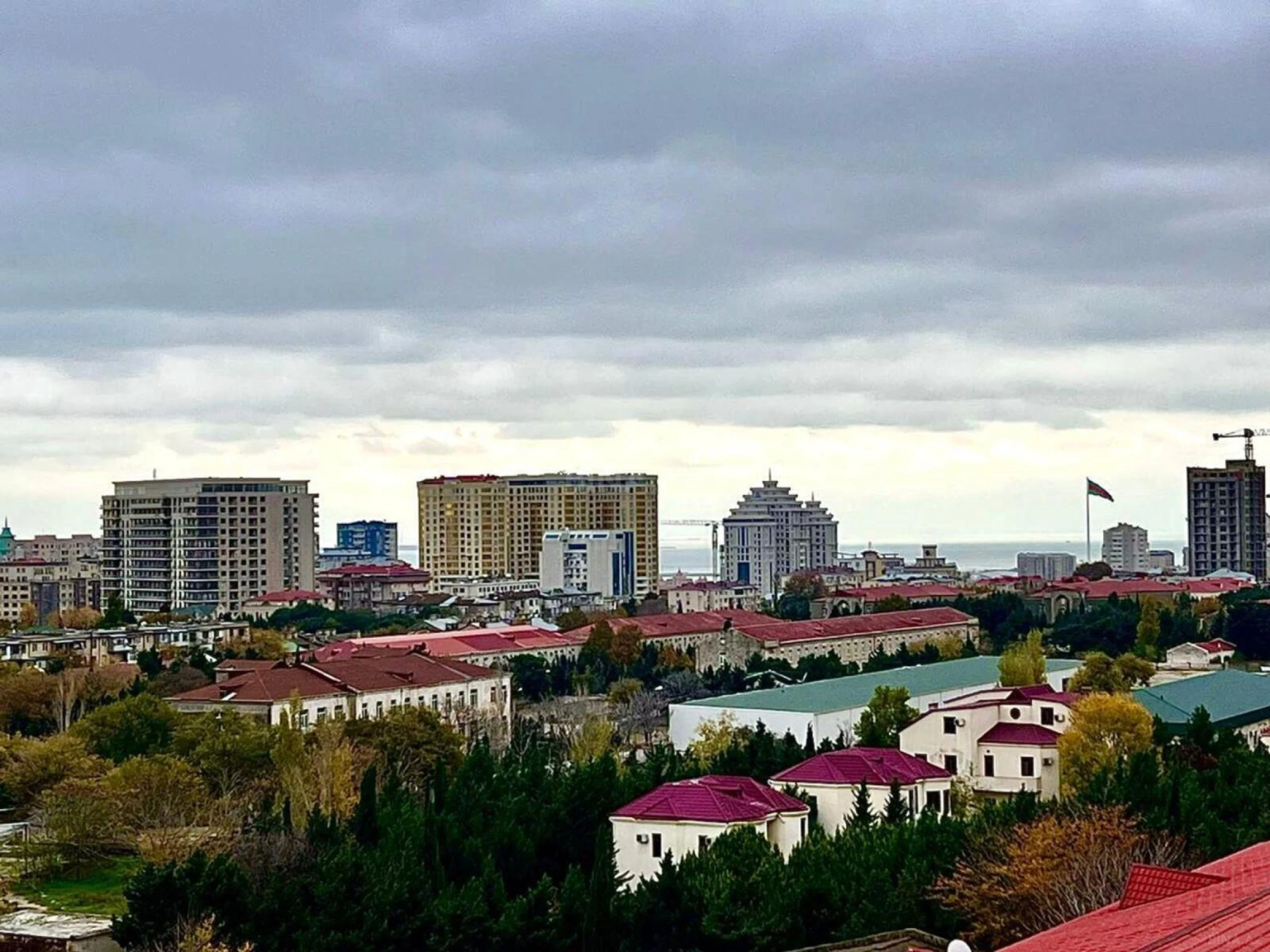 Satılır 3 otaqlı mənzil 125 m²