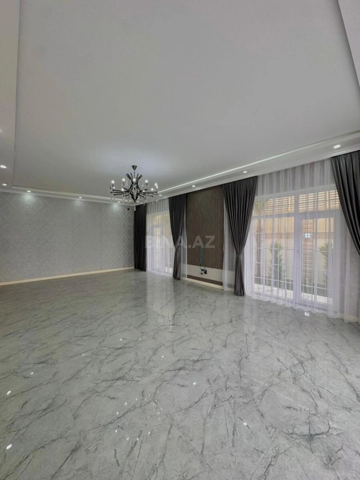 Satılır 5 otaqlı həyət evi 300 m²