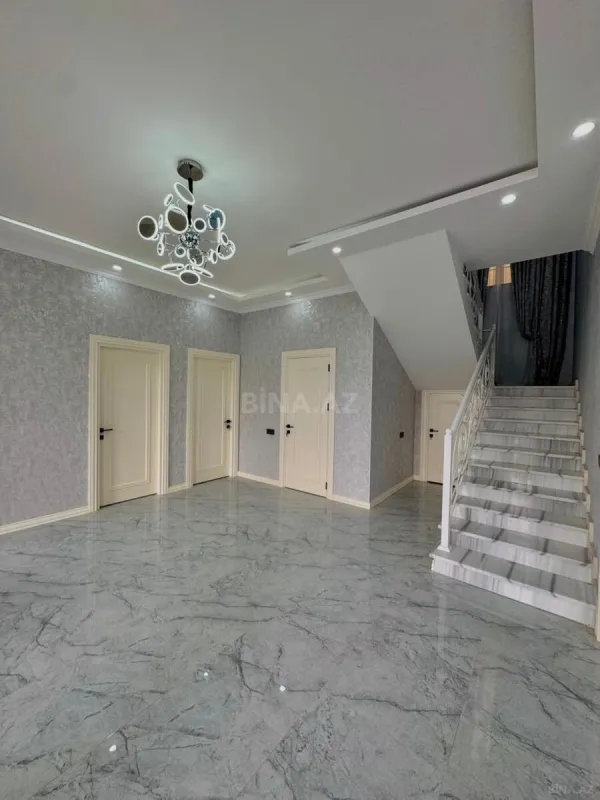 Satılır 5 otaqlı həyət evi 300 m²