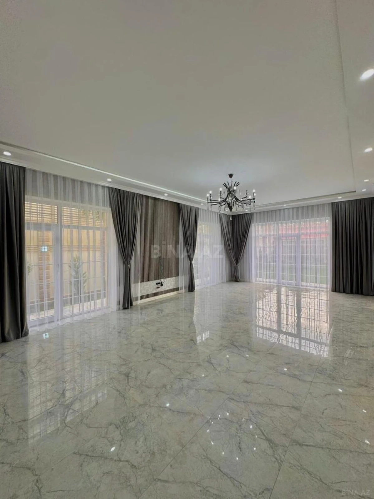 Satılır 5 otaqlı həyət evi 300 m²