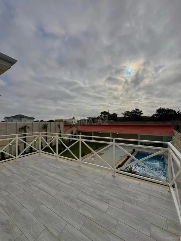 Satılır 5 otaqlı həyət evi 300 m²