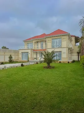 Satılır 5 otaqlı həyət evi 300 m²