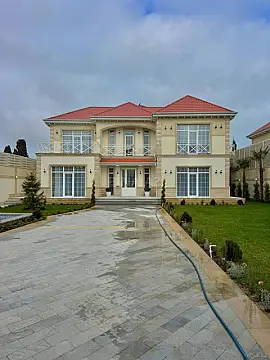 Satılır 5 otaqlı həyət evi 300 m²