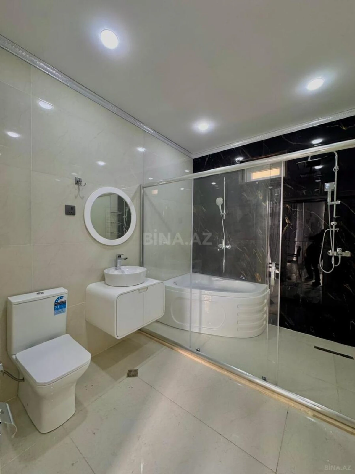 Satılır 5 otaqlı həyət evi 300 m²