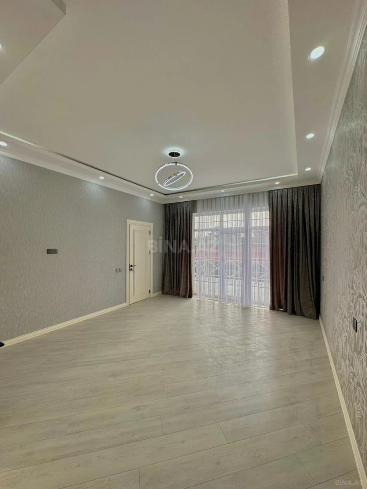 Satılır 5 otaqlı həyət evi 300 m²