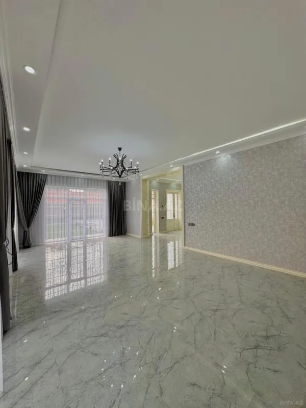 Satılır 5 otaqlı həyət evi 300 m²