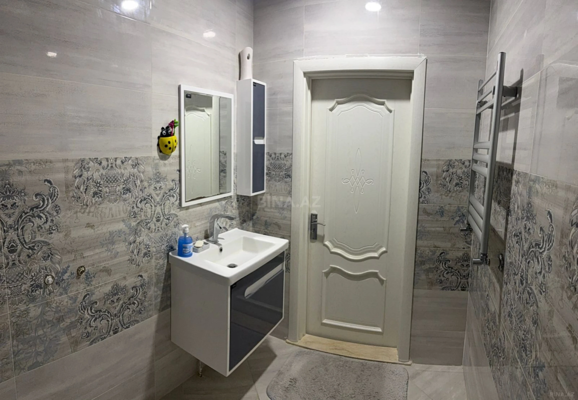 Satılır 4 otaqlı mənzil 165 m²