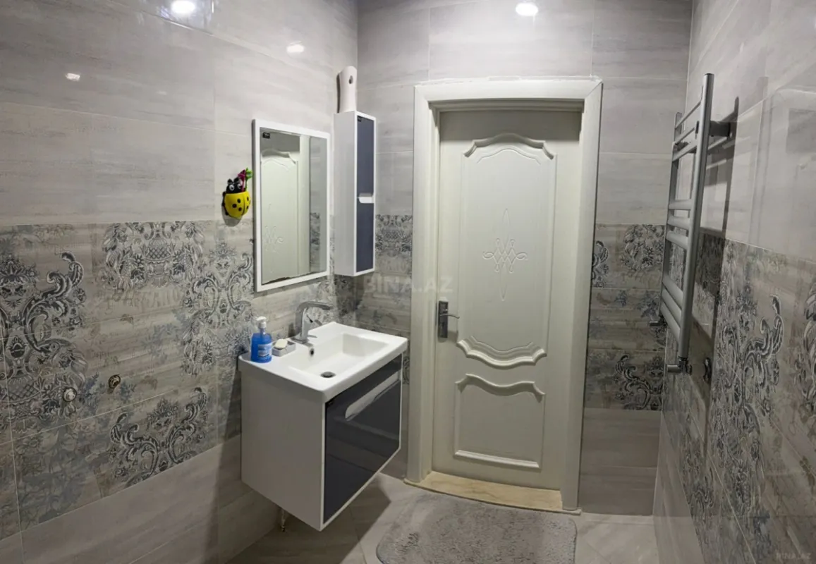 Satılır 4 otaqlı mənzil 165 m²