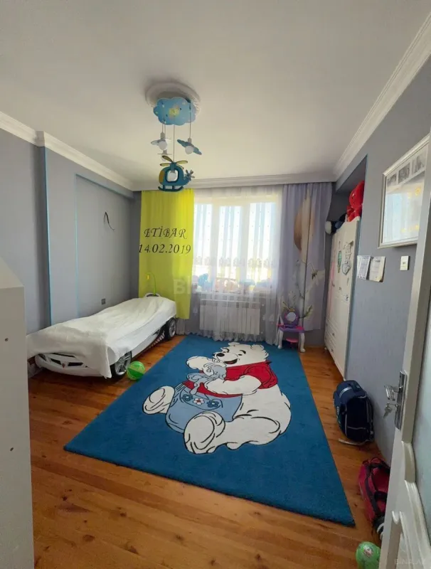 Satılır 4 otaqlı mənzil 165 m²
