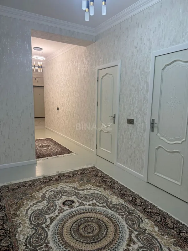 Satılır 4 otaqlı mənzil 165 m²
