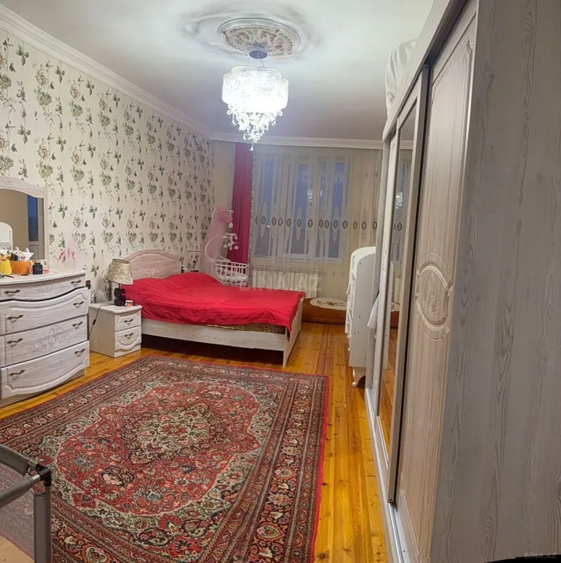 Satılır 4 otaqlı mənzil 165 m²