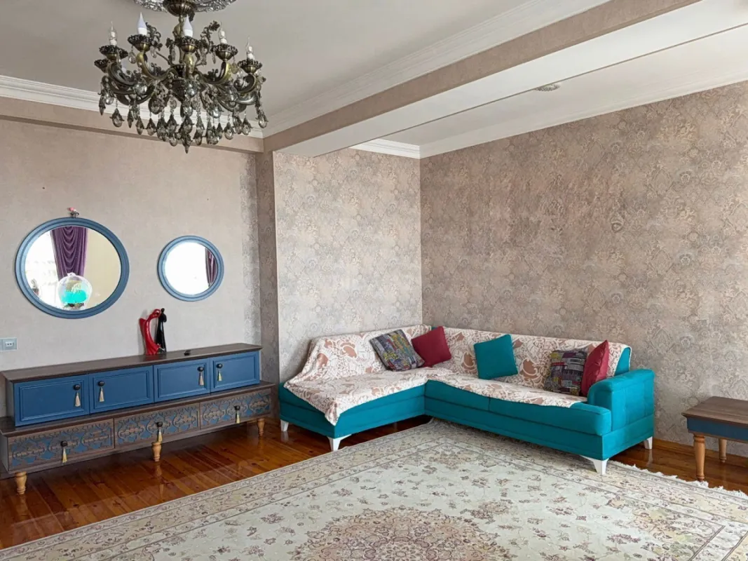 Satılır 4 otaqlı mənzil 165 m²