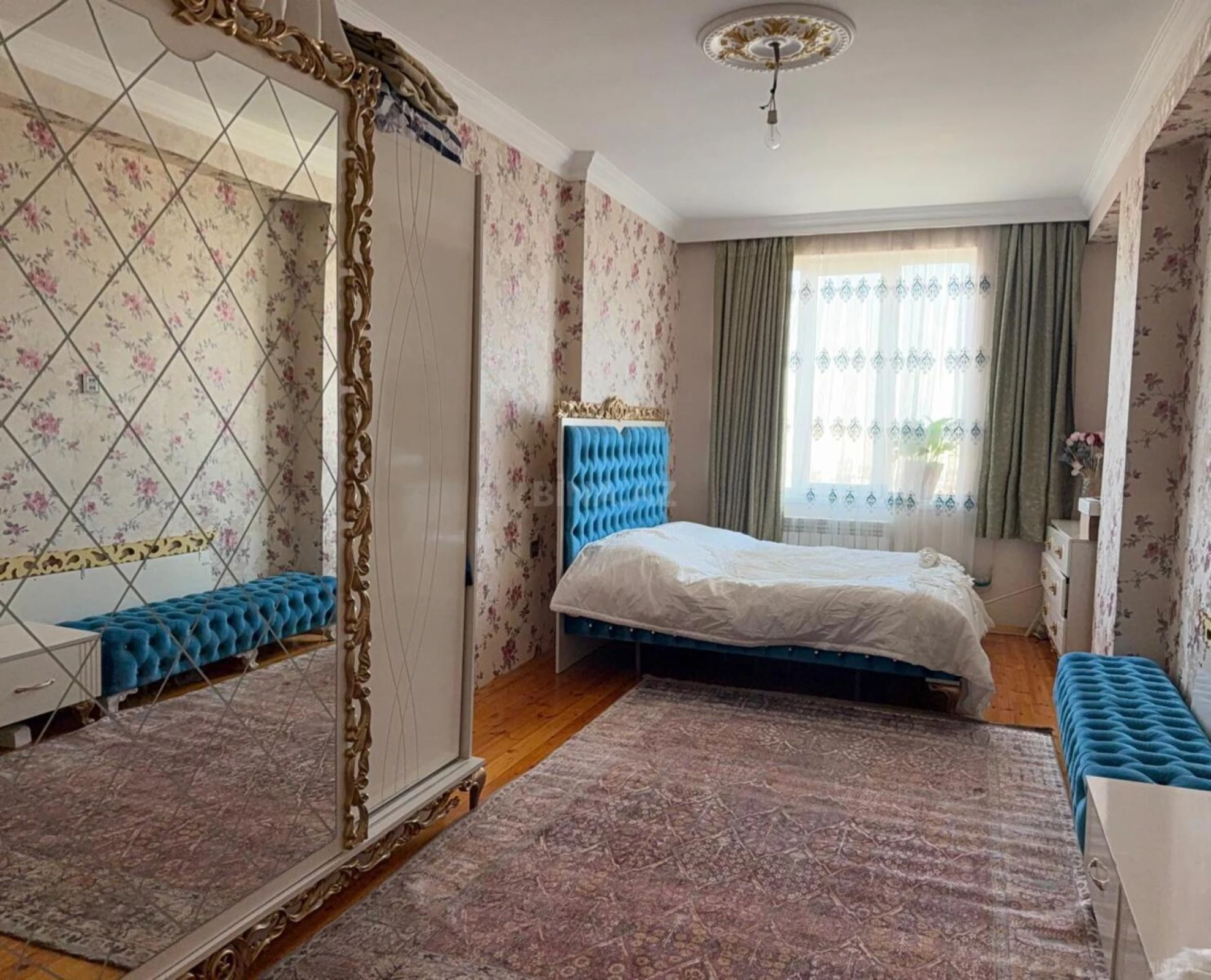 Satılır 4 otaqlı mənzil 165 m²