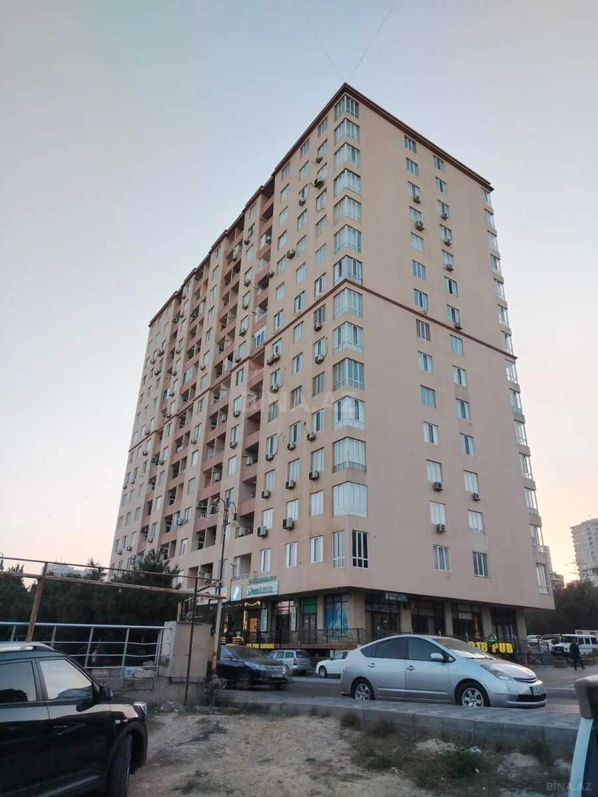 Satılır 4 otaqlı mənzil 165 m²