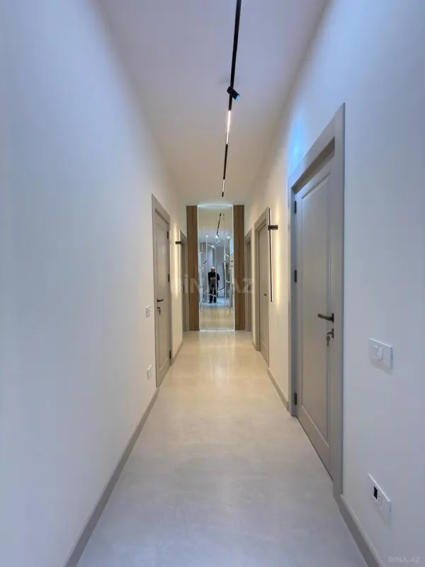 Satılır 4 otaqlı mənzil 145 m²