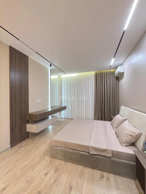 Satılır 4 otaqlı mənzil 145 m²