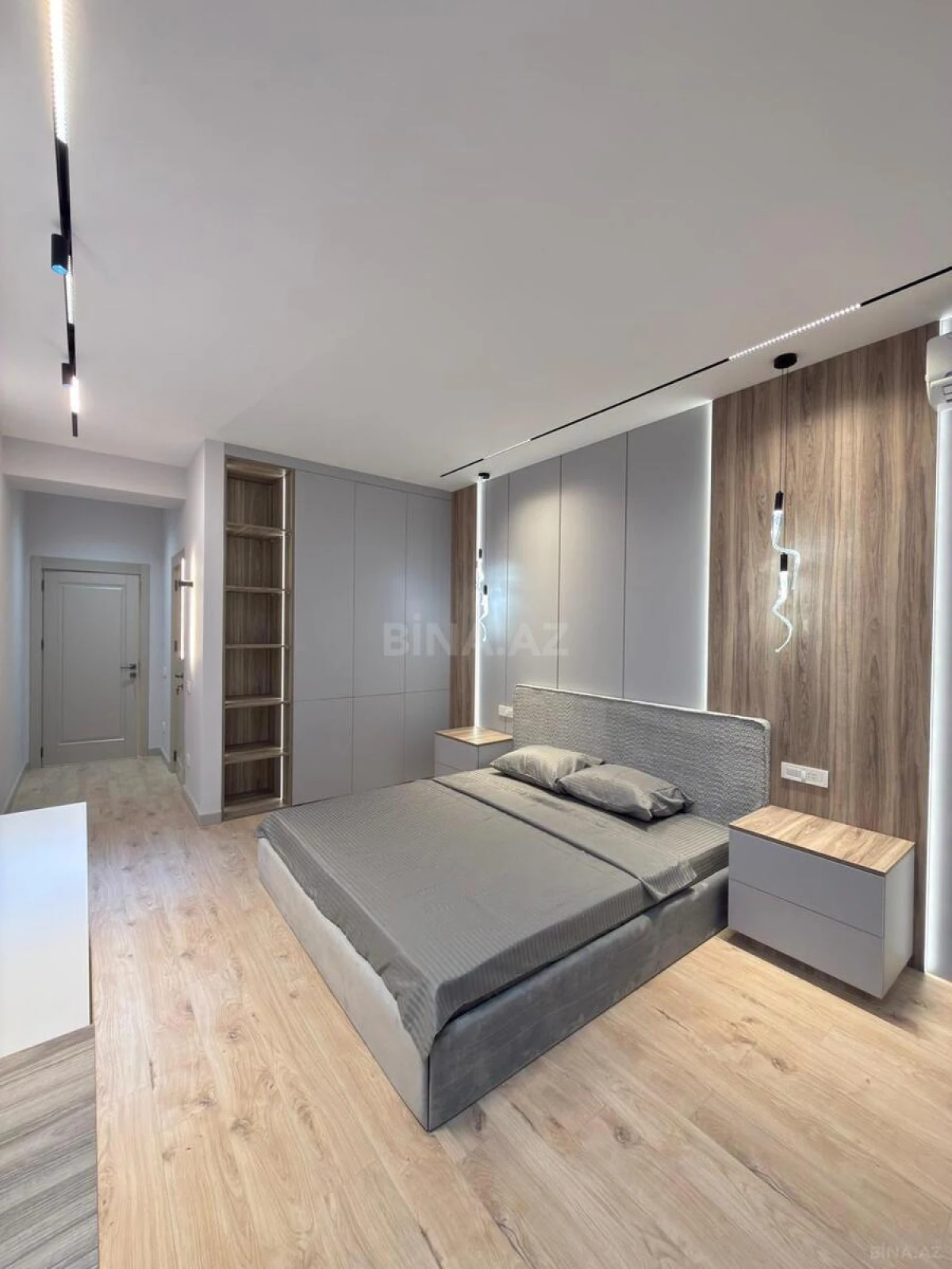 Satılır 4 otaqlı mənzil 145 m²